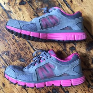 NIKE Dual Fusion ST2